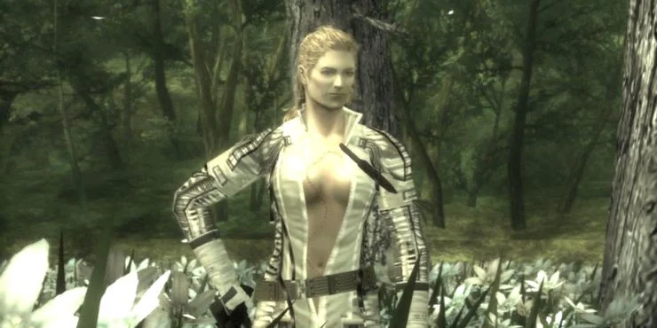 Raiden aiming his suppressed pistol in Metal Gear Solid 2